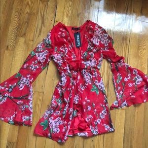 Boohoo red floral BoHo dress new with tags! Size 4